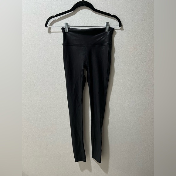 Spanx textured leggings, size XS, EUC, faux leather, form-fitting, black - Picture 1 of 6